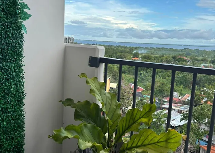 Cozy With Pool & Balcony, Near Airport And Beaches Lapu-lapu